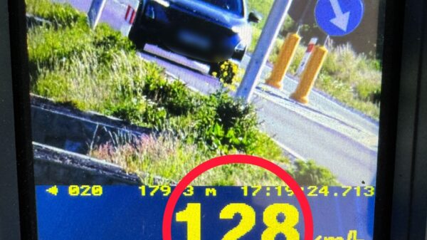 Pędził przez wieś mając na liczniku 128 km/h.34-latek stracił prawo jazdy