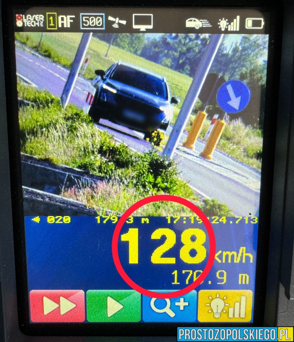 Pędził przez wieś mając na liczniku 128 km/h.34-latek stracił prawo jazdy