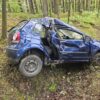 Groźny wypadek między Jełową a Dąbrówką Łubniańską. Volkswagen uderzył w drzewo
