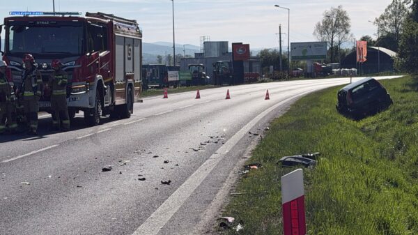 Zdarzenie drogowe na DK40 Prudnik–Głogówek. Zderzenie motocykla z samochodem osobowym