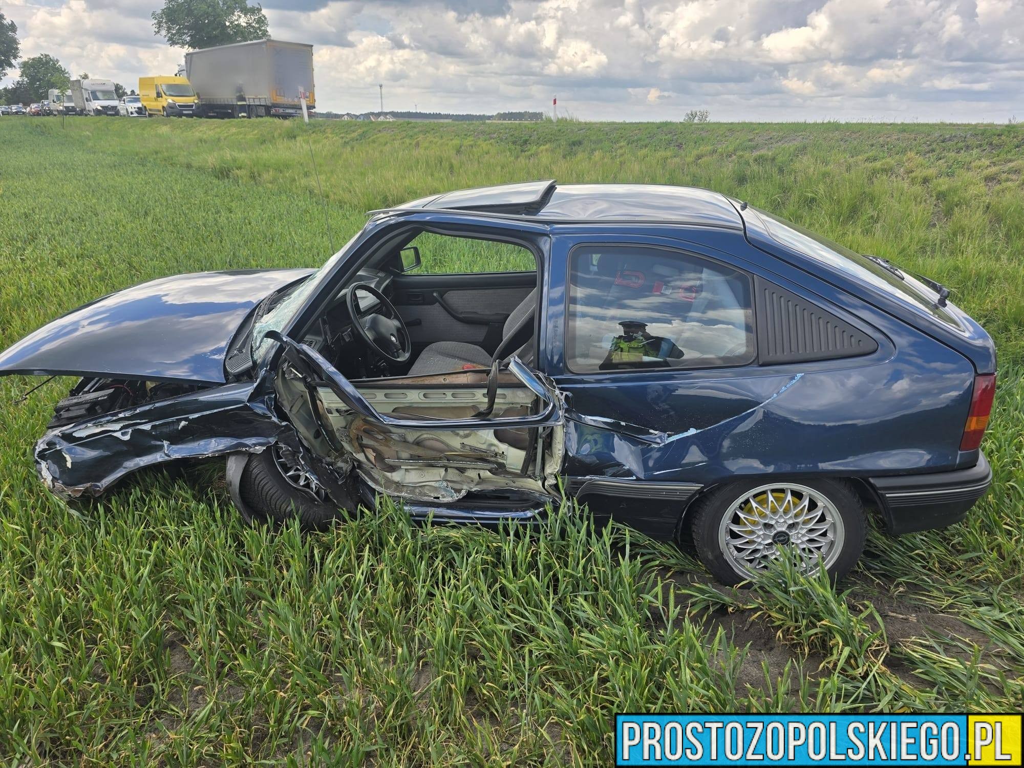 Piotrówka: Czołowe zderzenie podczas wyprzedzania. Sprawca miał ponad 2 promile alkoholu