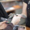 Pijany pracownik sklepu obsługiwał klientów w gminie Strzeleczki. Miał blisko 2 promile alkoholu