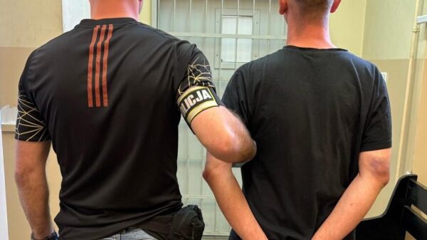 Porysował Dodge’a i uciekł. 44-latek zatrzymany przez policjantów