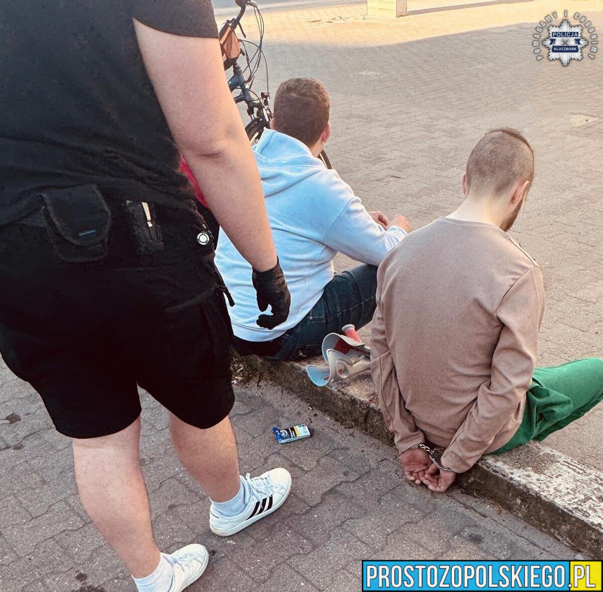 Policyjny patrol wyczuł zapach marihuany. Zatrzymania na ulicy
