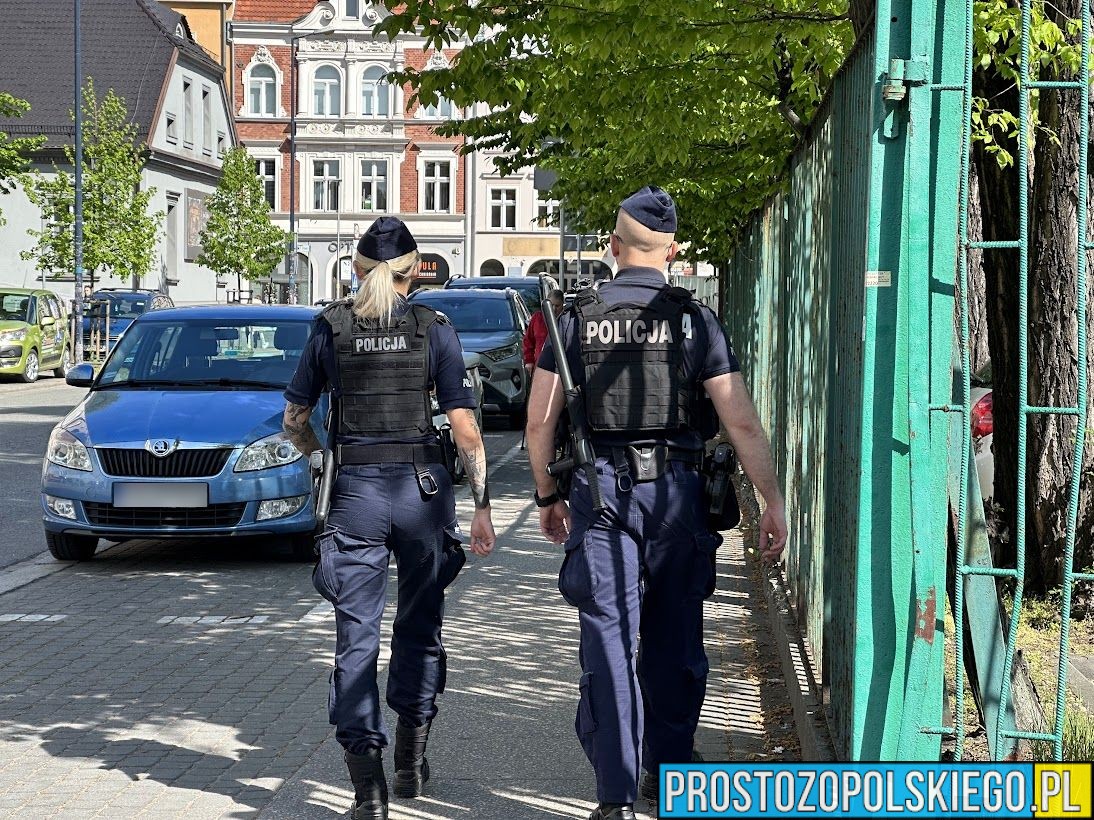 Seniorka błąkała się po ulicy. Szybka reakcja zapobiegła tragedii