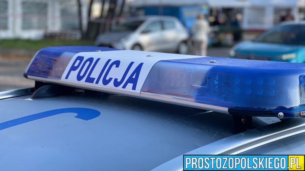 77-latka leżała bez pomocy po złamaniu biodra. Pomogli sąsiedzi, strażacy i policjanci