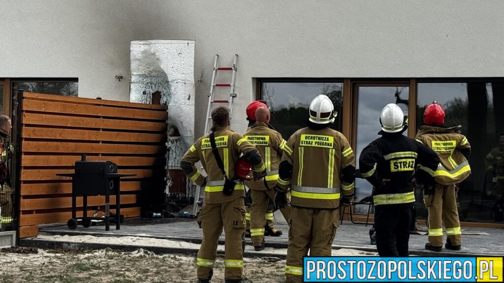 Pożar domu w Chmielowicach. Szybka akcja strażaków zapobiegła większym stratom(WIDEO)