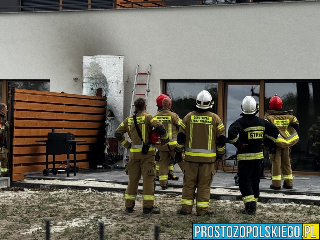 Pożar domu w Chmielowicach. Szybka akcja strażaków zapobiegła większym stratom(WIDEO)