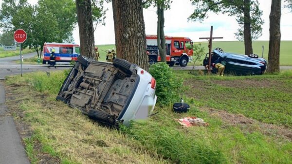 Nie ustąpiła pierwszeństwa na skrzyżowaniu DK38 i DW417. Doszło do zderzenia dwóch toyot