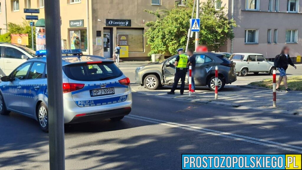 Zderzenie dwóch samochodów na skrzyżowaniu ulic Katowickiej i Ozimskiej w Opolu