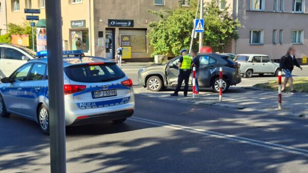 Zderzenie dwóch samochodów na skrzyżowaniu ulic Katowickiej i Ozimskiej w Opolu