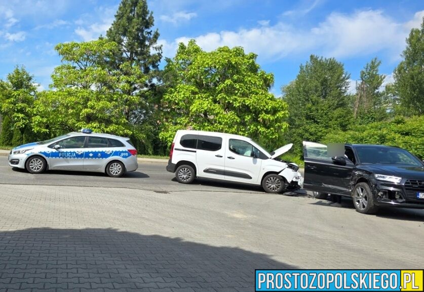 System eCall powiadomił służby ratunkowe.Wypadek na ul. Krzanowickiej w Opolu.