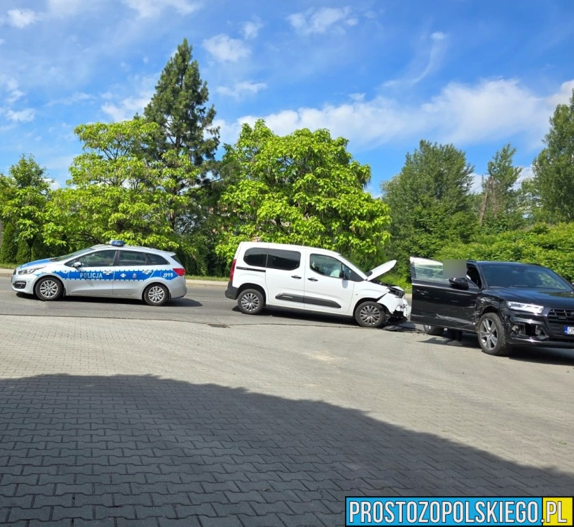 System eCall powiadomił służby ratunkowe.Wypadek na ul. Krzanowickiej w Opolu.