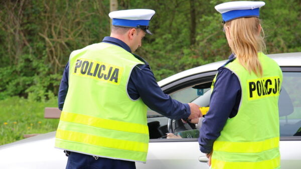 Rusza akcja „Zapnij pasy – poczuj uścisk bezpieczeństwa”. Policja przypomina o obowiązku zapinania pasów