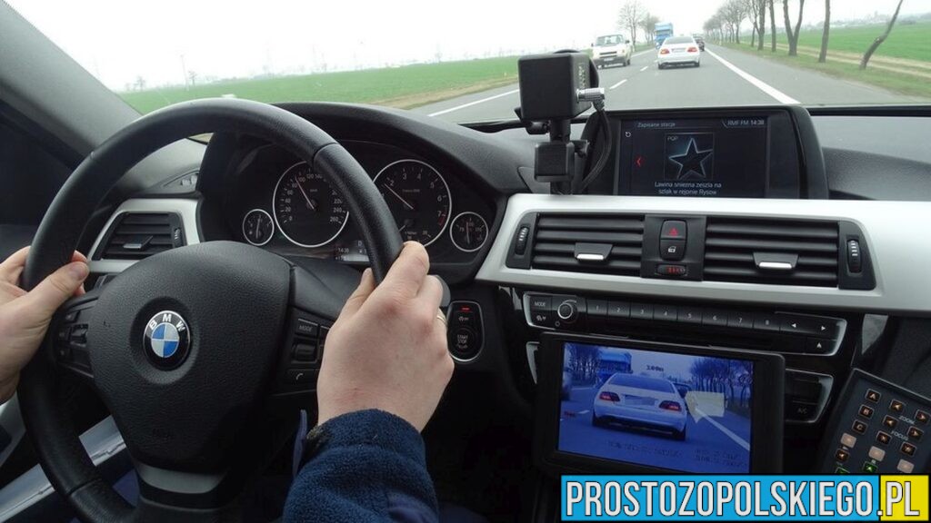 Nietrzeźwy kierowca forda zatrzymany przez policjantów z Praszki. Miał blisko promil alkoholu