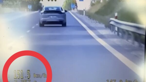 Pędził porsche 149 km/h na DK45. Recydywista drogowy dostał 3000 zł mandatu