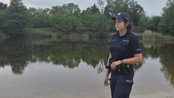 Policjantka po służbie uratowała tonącego mężczyznę. Pomoc nadeszła w ostatniej chwili