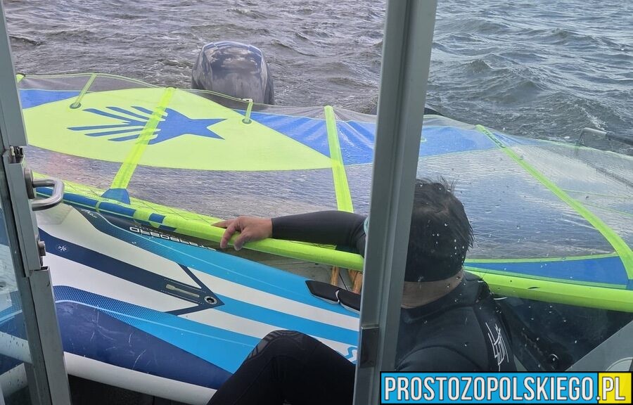 Policyjna pomoc na Jeziorze Turawskim. Windsurfer miał problemy na wodzie