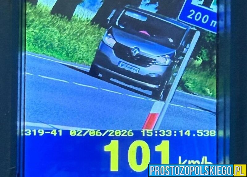 Kierowca busa pędził 101 km/h w terenie zabudowanym. Stracił prawo jazdy