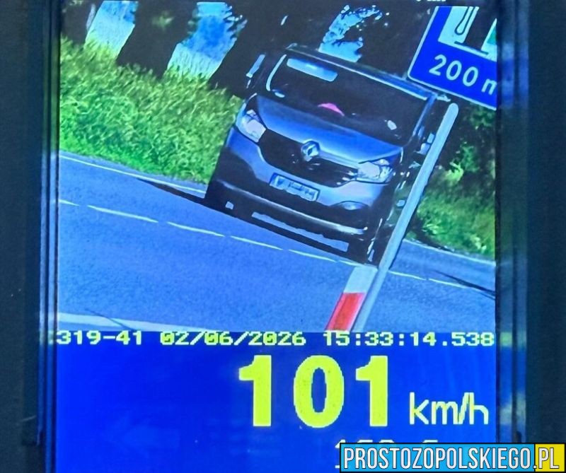 Kierowca busa pędził 101 km/h w terenie zabudowanym. Stracił prawo jazdy