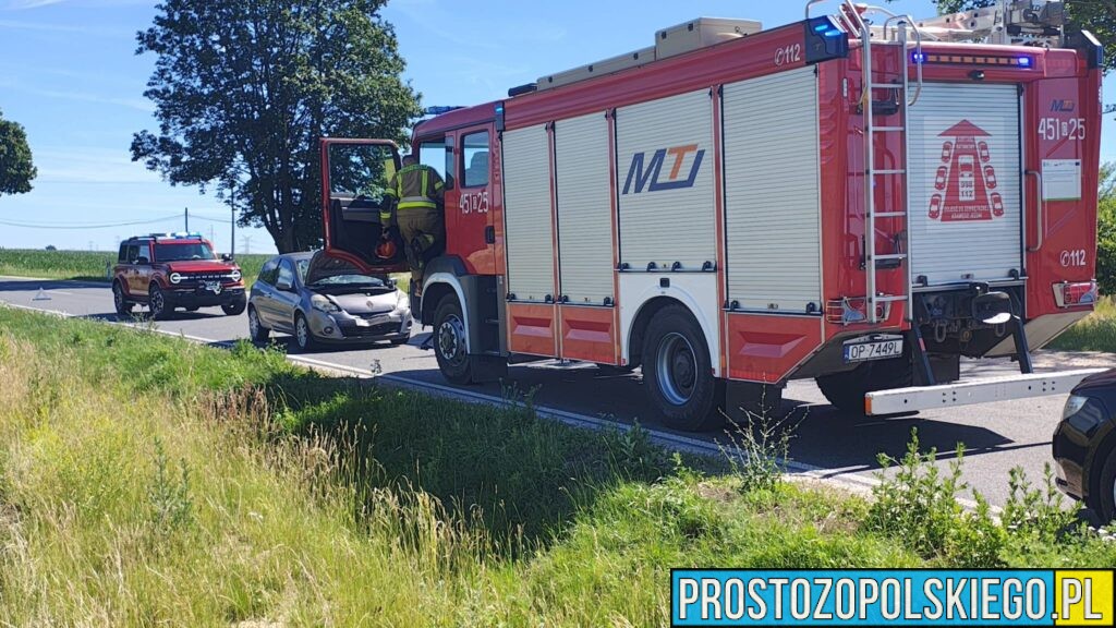 Zderzenie trzech samochodów na DW 454 pod Namysłowem(WIDEO)