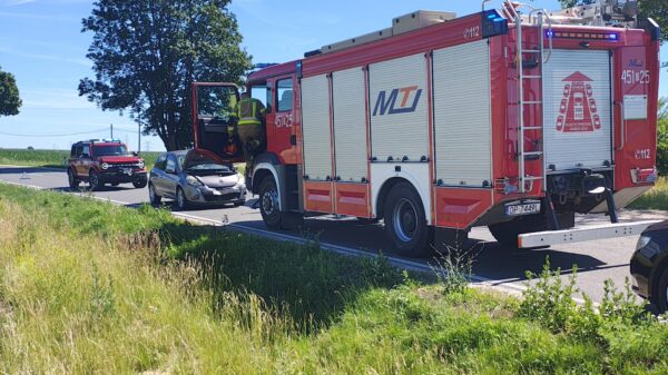 Zderzenie trzech samochodów na DW 454 pod Namysłowem(WIDEO)