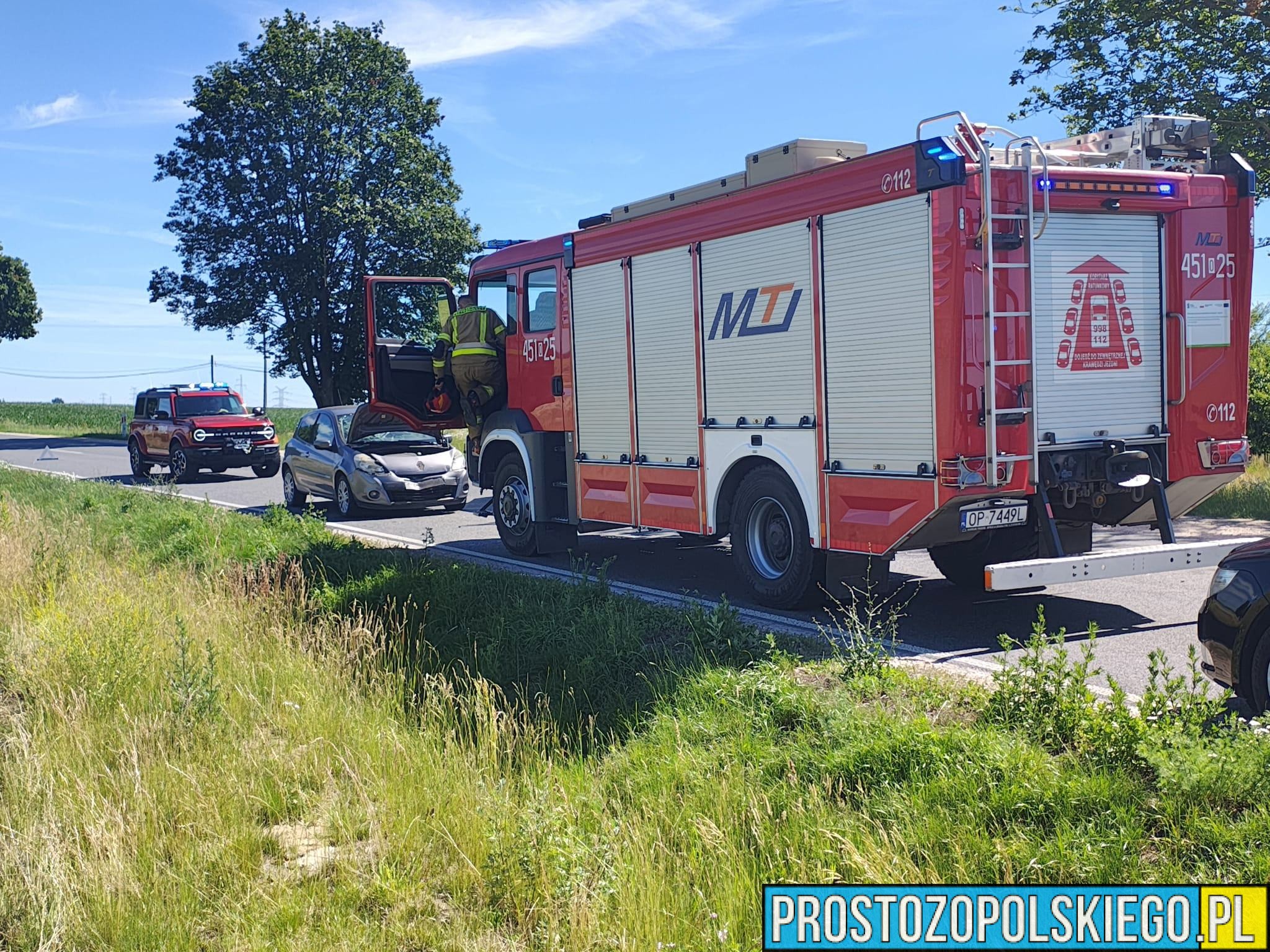 Zderzenie trzech samochodów na DW 454 pod Namysłowem(WIDEO)