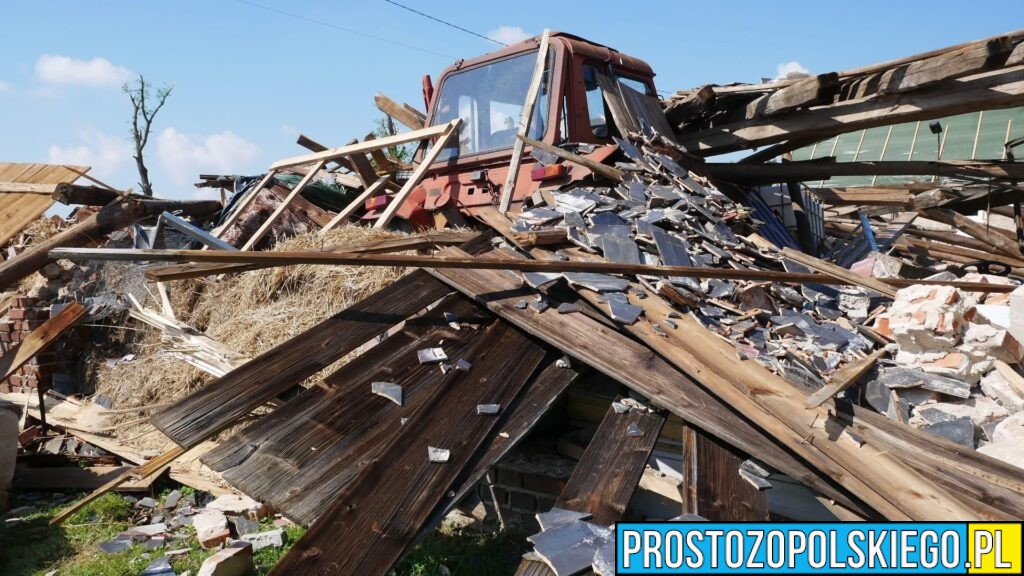 392 strażaków w akcji po nawałnicy. Znamy skalę zniszczeń