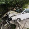 22-latek stracił przytomność za kierownicą. Samochód uderzył w murowane ogrodzenie