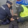 Agresywny mężczyzna pod szpitalem. Okazało się, że był poszukiwany przez sąd