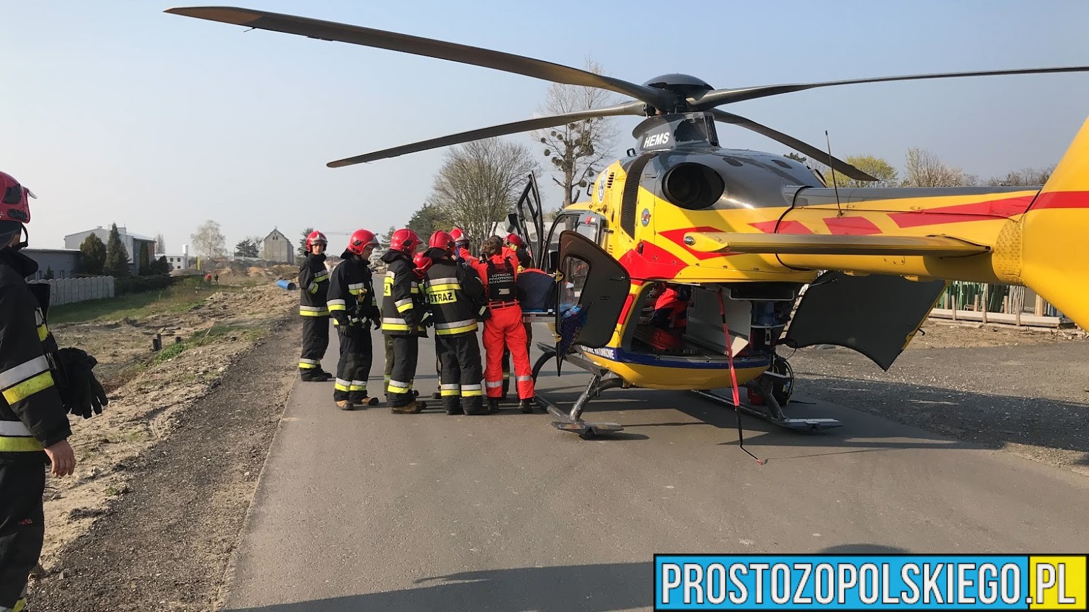 Rowerzystka ciężko ranna po zderzeniu z samochodem. Na miejsce wezwano śmigłowiec LPR