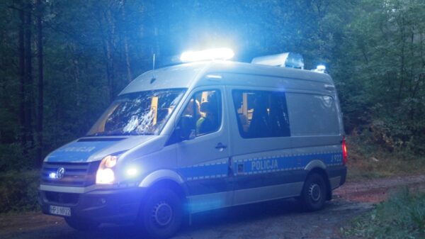 Pasażer bez pasów zwrócił uwagę policjantów. Kierowca mercedesa był pijany