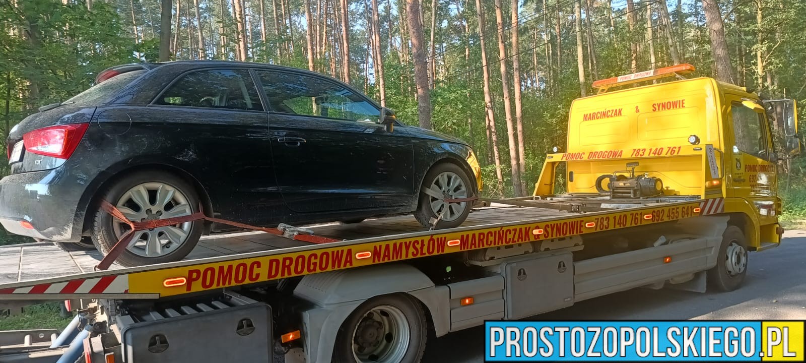 Uszkodzony samochód pozostawiony przy skrzyżowaniu. Policja apeluje do kierowców o rozsądek