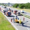 Wypadek na A4 pod Opolem. Zderzenie Audi z busem, lądował śmigłowiec LPR. Kobieta z małym dzieckiem zabrana do szpitala.