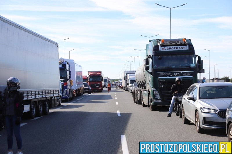 wypadek na autostradzie, autostrada A4 wypadek, utrudznienia w ruchu na a4, a4 zablokowana, autostrada A4 Prószków zablokowana, wypadek pod opolem, aktualności,
