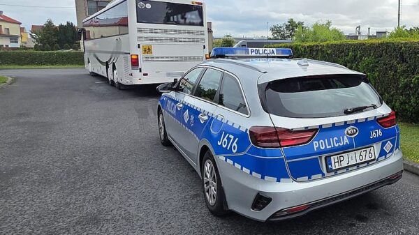 Koniec roku szkolnego i czas wycieczek. Policja przypomina o kontrolach autokarów