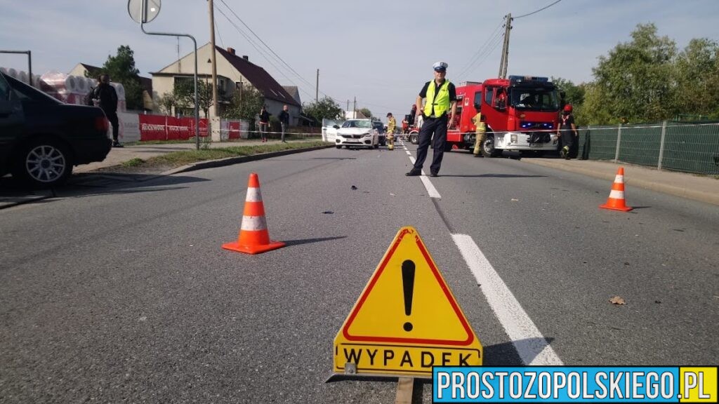 Groźny wypadek na DW408 w Korzonku. Dwie osoby trafiły do szpitala