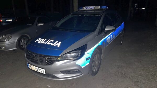 Nocna kradzież tablic rejestracyjnych w Kędzierzynie-Koźlu. Mieszkańcy zauważyli podejrzane osoby