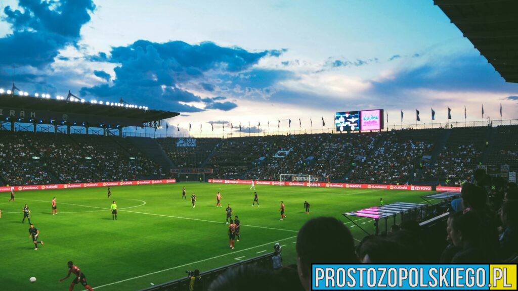 Jak boczni obrońcy przejęli kontrolę nad boiskiem i dlaczego stara szkoła odeszła do lamusa?