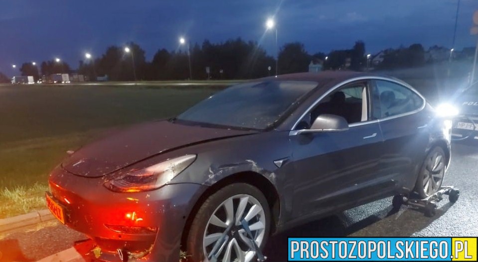 Dwa groźne zdarzenia na A4 koło Odrowąża. Tesla uderzyła w bariery, chwilę później doszło do karambolu czterech aut