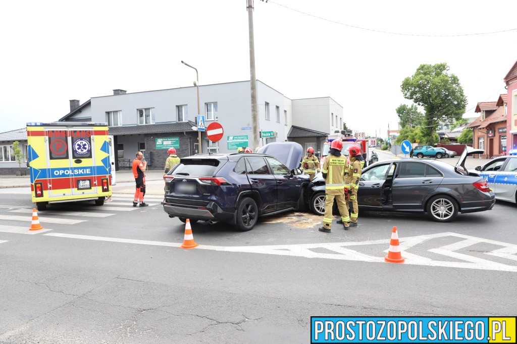 wypadek w&nbsp;komprachcicach, zderzenie dwóch samochodów, aktualności opolskie, wypadek w&nbsp;komprachcicach, 