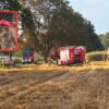 Pożar kombajnu między Biestrzykowicami a Jastrzębiem. Szybka reakcja zapobiegła rozprzestrzenieniu ognia