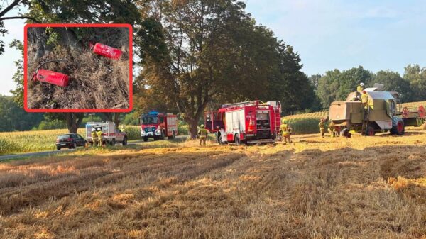 Pożar kombajnu między Biestrzykowicami a Jastrzębiem. Szybka reakcja zapobiegła rozprzestrzenieniu ognia