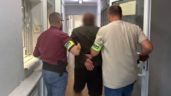 38-latek zatrzymany za znęcanie się nad partnerką i podpalenie jej samochodu. Trafił do aresztu
