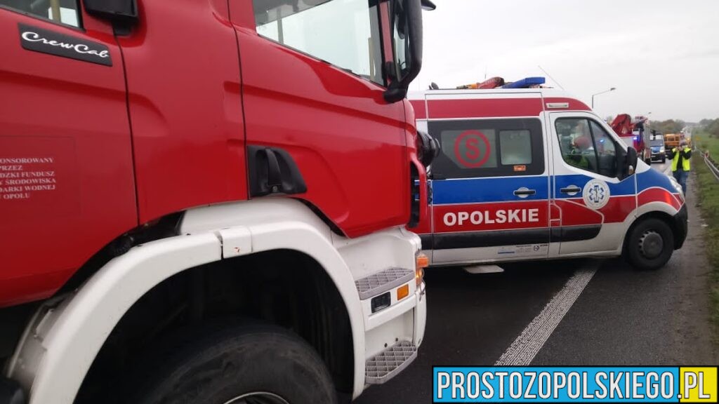 Cysterna z ciekłym asfaltem wypadła z autostrady A4. Na miejscu trwa akcja służb