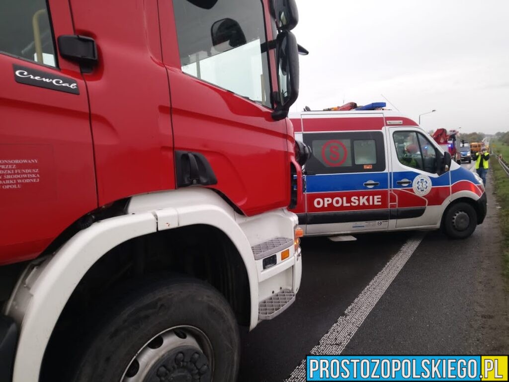 Cysterna z ciekłym asfaltem wypadła z autostrady A4. Na miejscu trwa akcja służb
