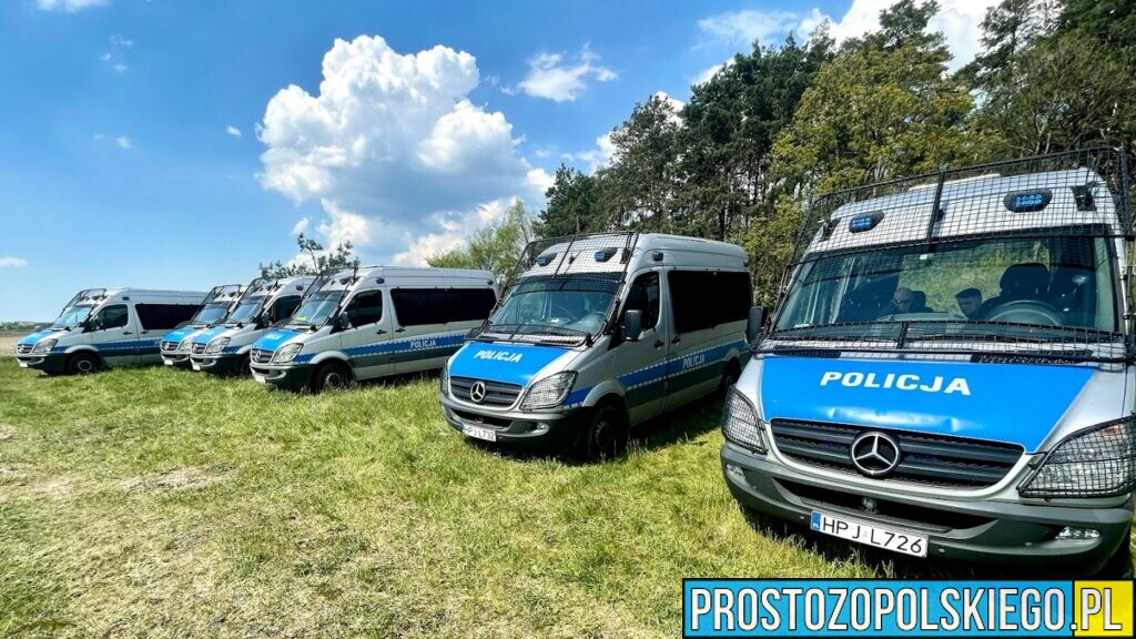 Policyjna obława w lasach w rejonie Bierawy. Poszukują 40-latka w kryzysie emocjonalnym