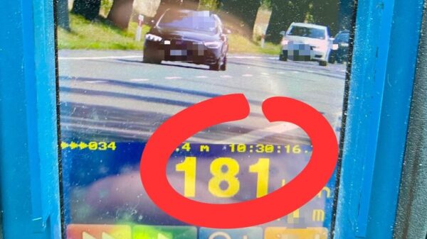 Pędził 181 km/h przy ograniczeniu do 90 km/h. 42-latek stracił prawo jazdy i dostał 5000 zł mandatu