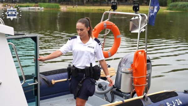 Bezpieczne wakacje nad wodą. Policja przypomina najważniejsze zasady, które mogą uratować życie