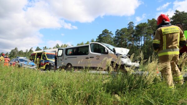 Wypadek na autostradzie A4 pod Opolem. Bus uderzył w naczepę ciężarówki, trzy osoby zostały poszkodowane